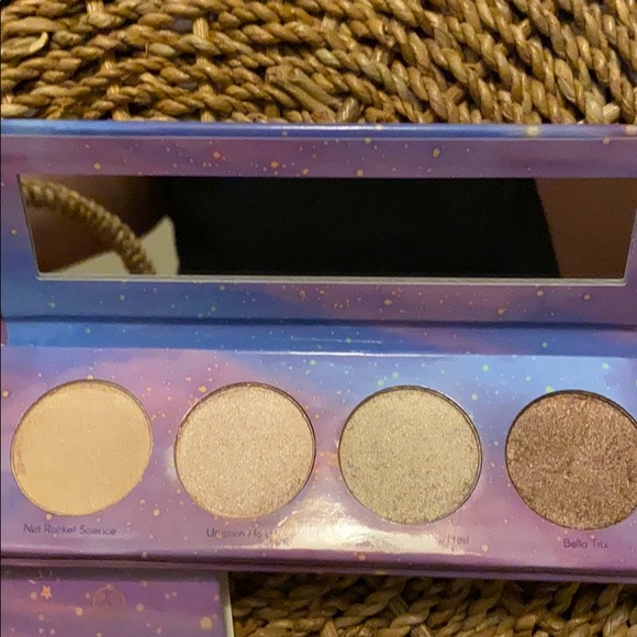 Makeup bundle! Eyeshadow and liner! Il Makiage - Picture 2 of 6